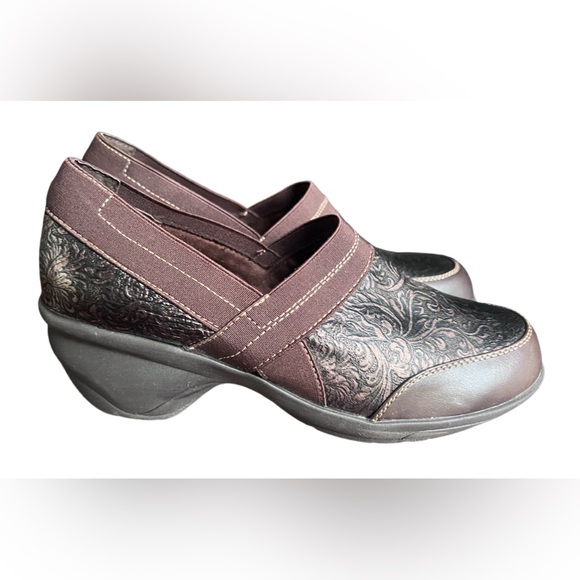 White Mountain Happy Embossed Tooled Leather Shoe Clogs Brown Slip On Clog - Picture 4 of 10